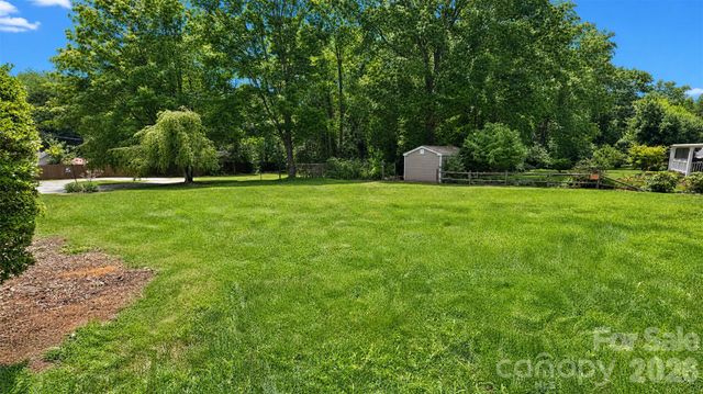 1857 8th Street Drive NE, Hickory, NC 28601