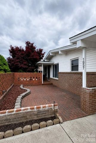 1857 8th Street Drive NE, Hickory, NC 28601
