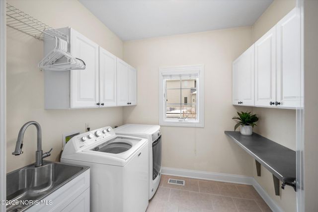 7883 Enchanted Circle, Monclova, OH 43542