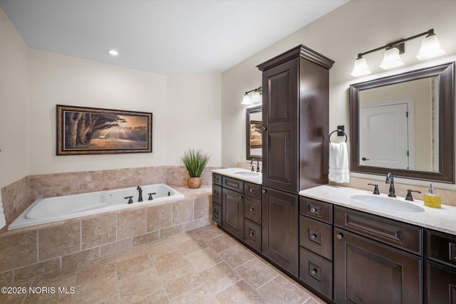 7883 Enchanted Circle, Monclova, OH 43542