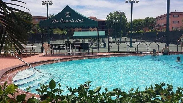 660 Tennis Club Drive 304, Fort Lauderdale, FL 33311
