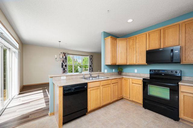 11808 Emery Village Drive N, Champlin, MN 55316