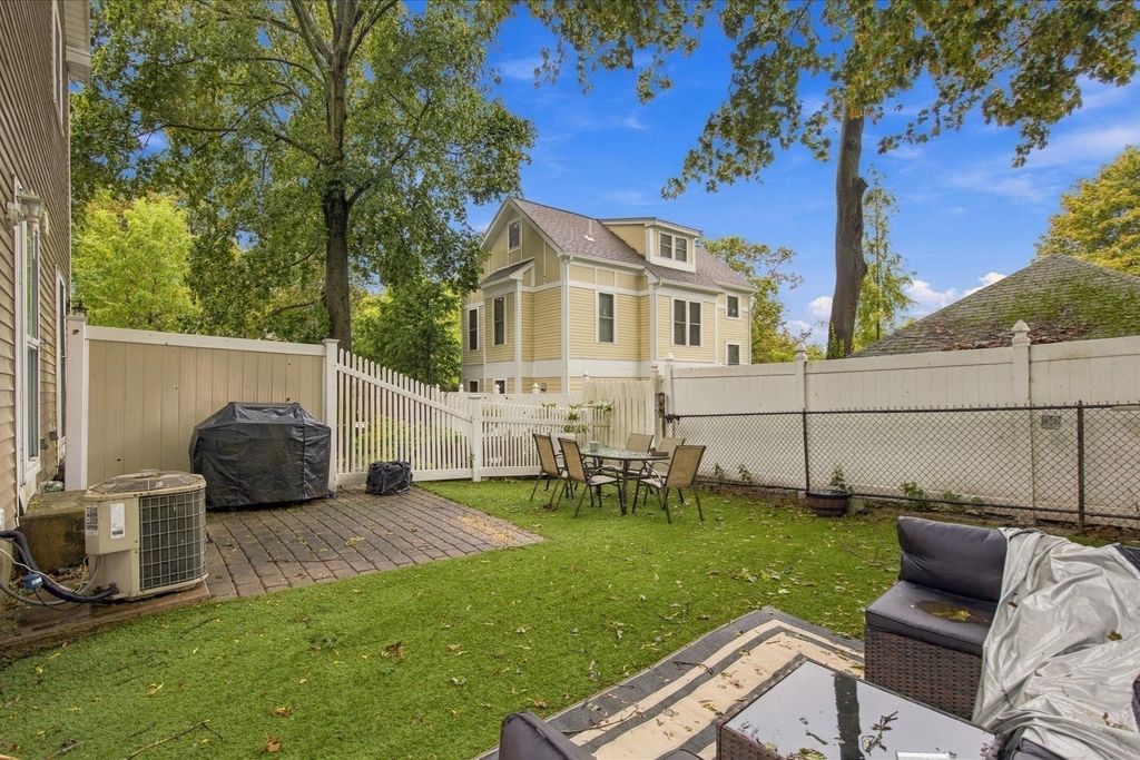 11-13 Rushmore St 11, Boston, MA 02135