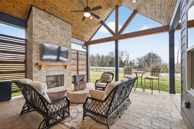 7017 Lampkins Crossing Dr, College Grove, TN 37046