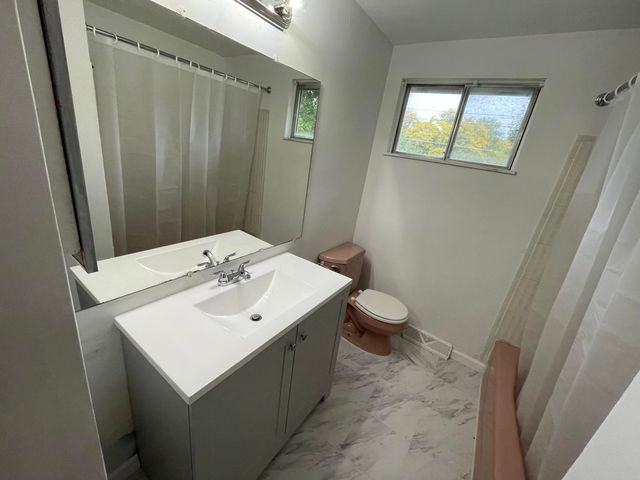 6907 Parkbelt Drive, Flint, MI 48505