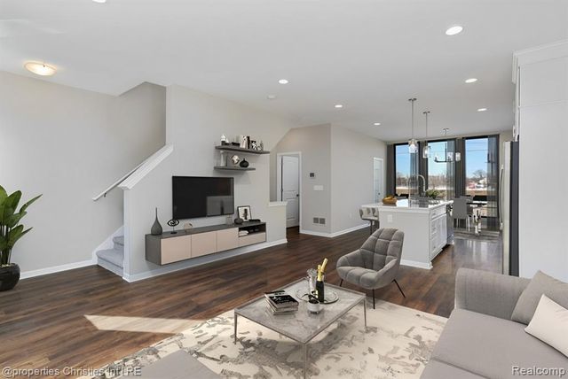 1507 W Fisher Freeway, Detroit, MI 48216