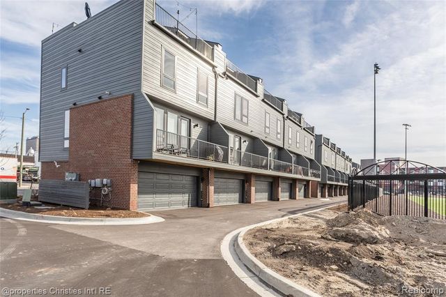 1507 W Fisher Freeway, Detroit, MI 48216