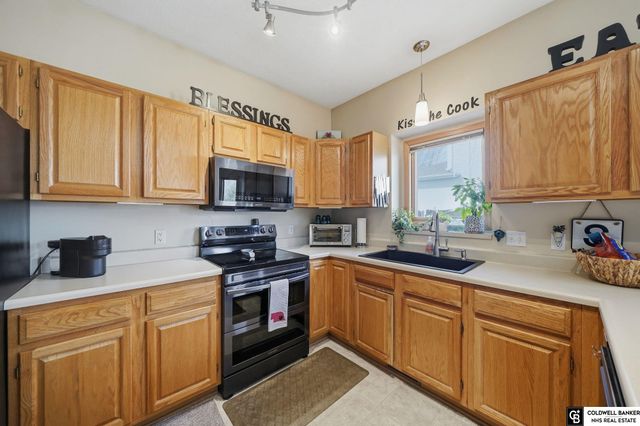 1550 Meadow Lark Road, Lincoln, NE 68521