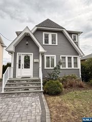 1130 Abbott Boulevard, Fort Lee, NJ 07024