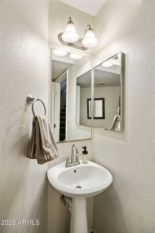 Image 10 of property listing at 985 N GRANITE REEF Road 154, Scottsdale, AZ 85257