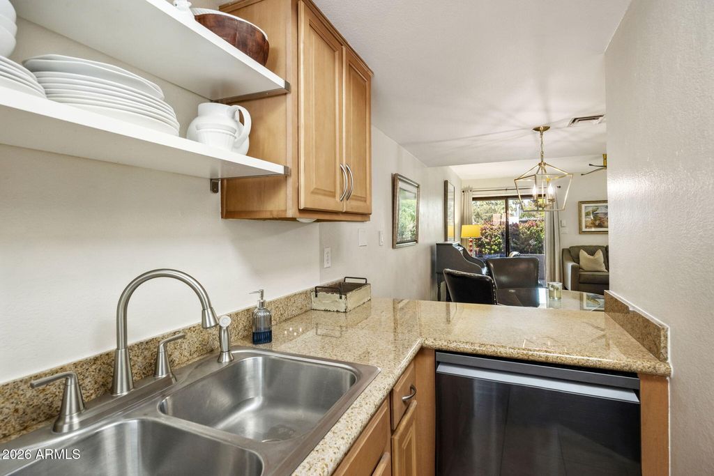 Image 4 of property listing at 985 N GRANITE REEF Road 154, Scottsdale, AZ 85257