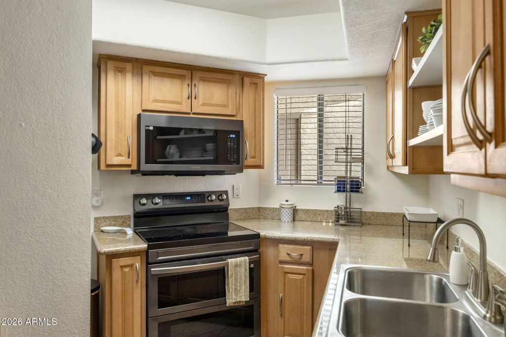 Image 5 of property listing at 985 N GRANITE REEF Road 154, Scottsdale, AZ 85257
