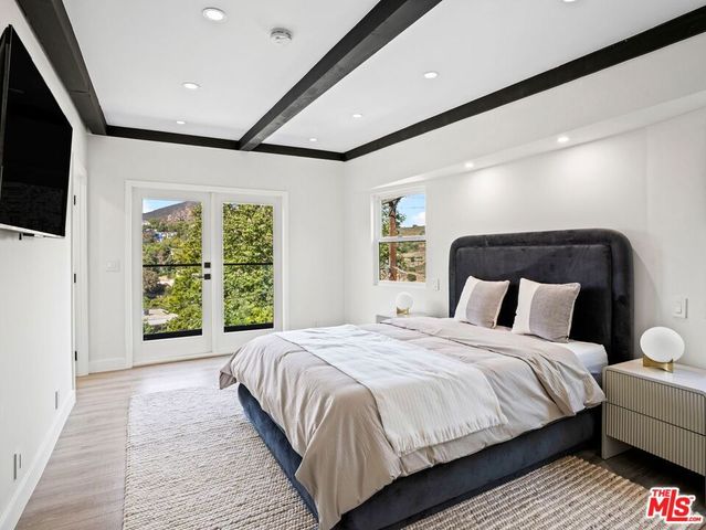 6900 Treasure Trail, Los Angeles, CA 90068