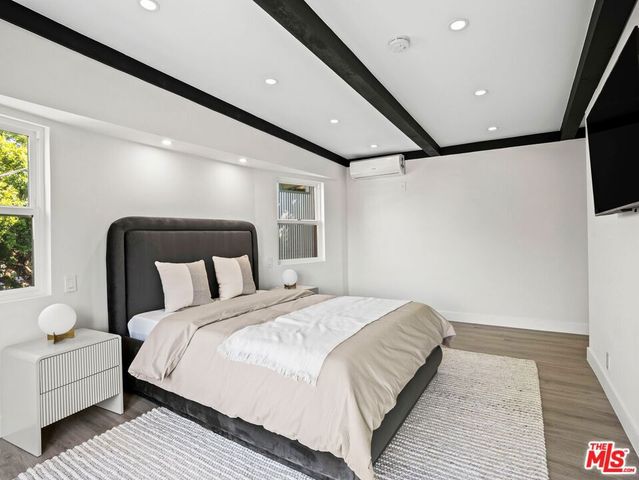 6900 Treasure Trail, Los Angeles, CA 90068