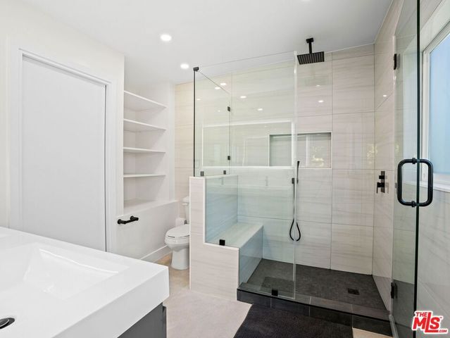 6900 Treasure Trail, Los Angeles, CA 90068