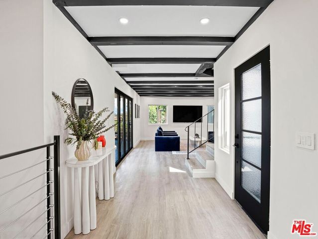 6900 Treasure Trail, Los Angeles, CA 90068