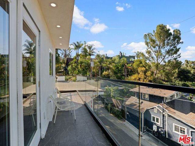 6900 Treasure Trail, Los Angeles, CA 90068