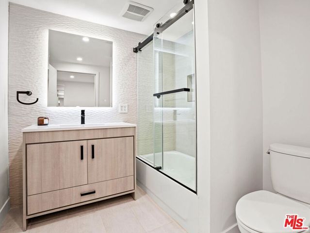 6900 Treasure Trail, Los Angeles, CA 90068