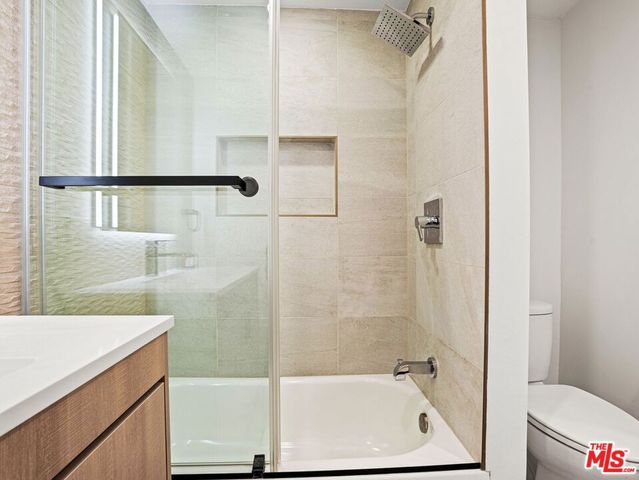 6900 Treasure Trail, Los Angeles, CA 90068