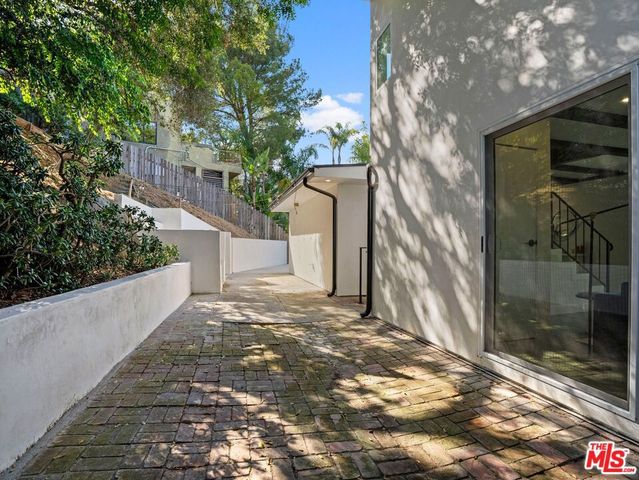 6900 Treasure Trail, Los Angeles, CA 90068