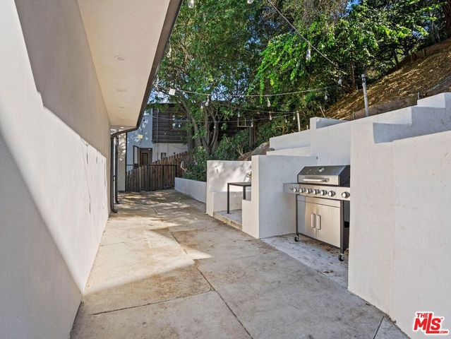 6900 Treasure Trail, Los Angeles, CA 90068