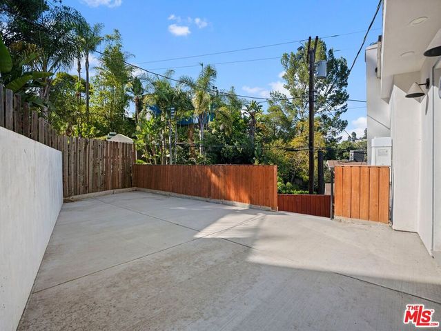 6900 Treasure Trail, Los Angeles, CA 90068
