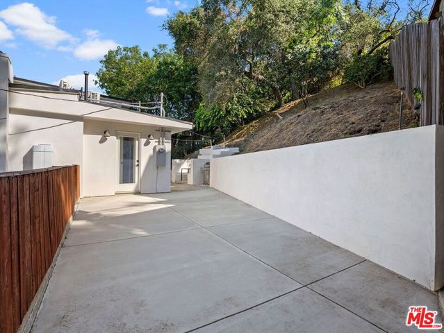 6900 Treasure Trail, Los Angeles, CA 90068