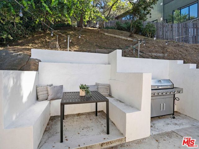 6900 Treasure Trail, Los Angeles, CA 90068