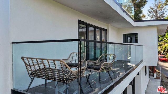 6900 Treasure Trail, Los Angeles, CA 90068