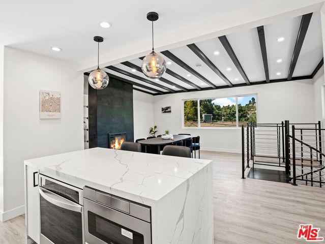 6900 Treasure Trail, Los Angeles, CA 90068