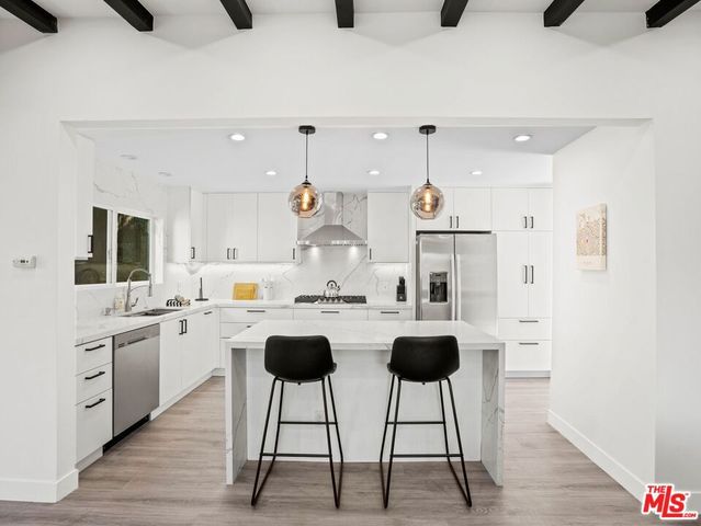 6900 Treasure Trail, Los Angeles, CA 90068