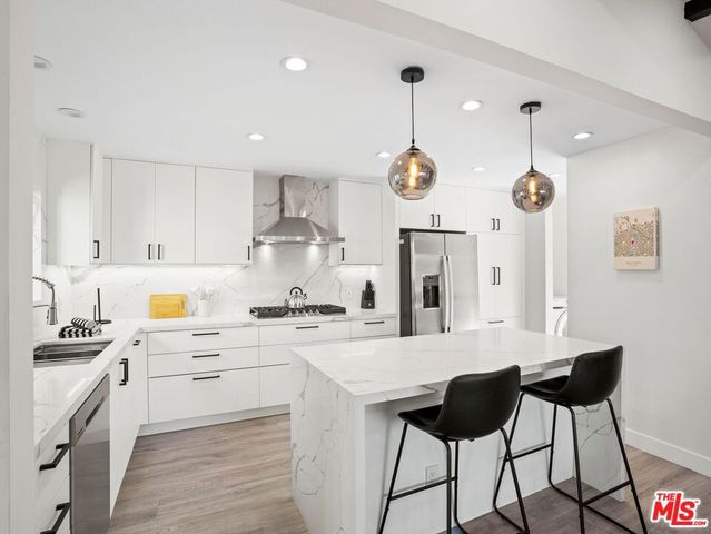 6900 Treasure Trail, Los Angeles, CA 90068