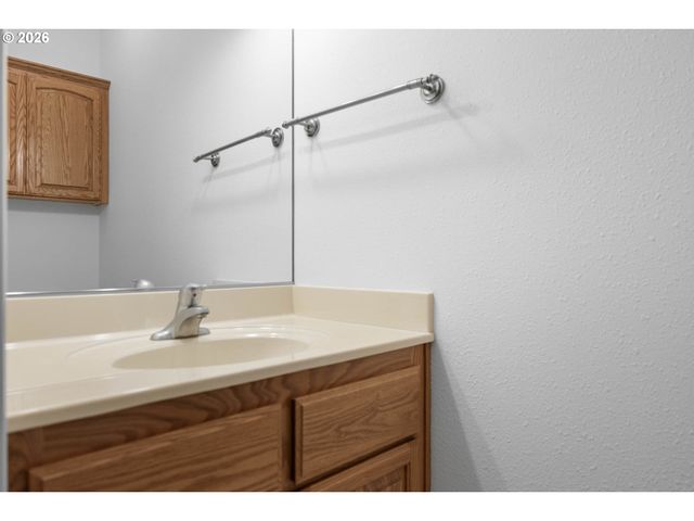 982 DOERNER Rd, Roseburg, OR 97471