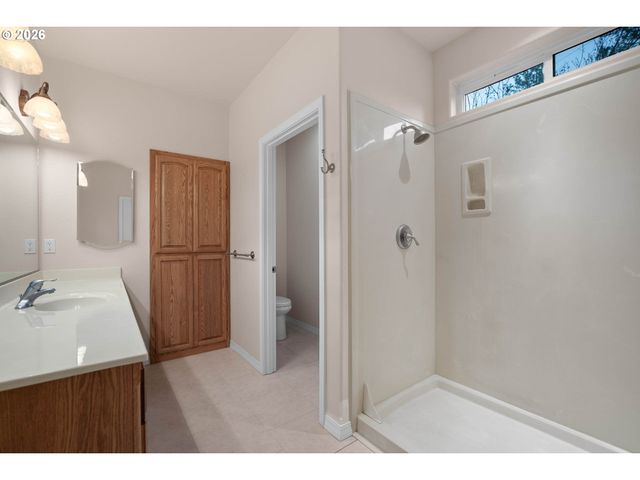 982 DOERNER Rd, Roseburg, OR 97471