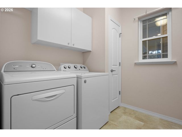 982 DOERNER Rd, Roseburg, OR 97471