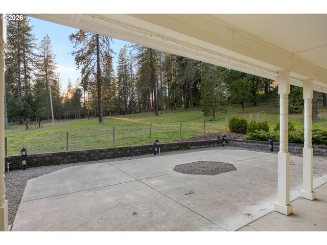 982 DOERNER Rd, Roseburg, OR 97471