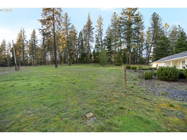 982 DOERNER Rd, Roseburg, OR 97471