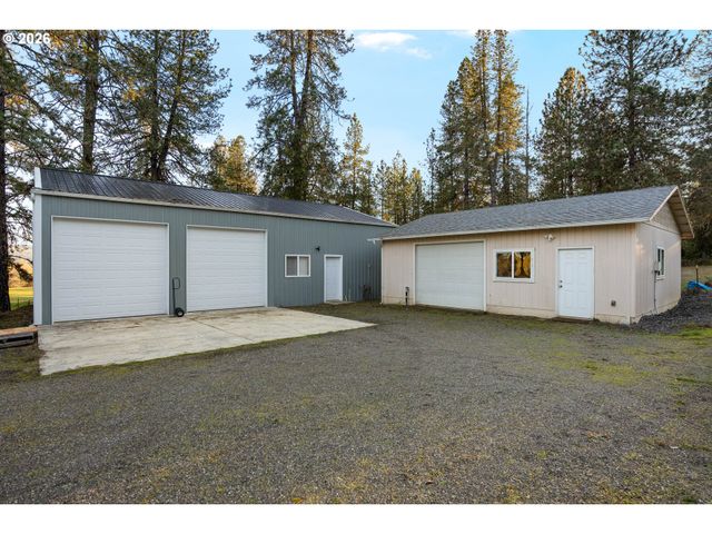 982 DOERNER Rd, Roseburg, OR 97471