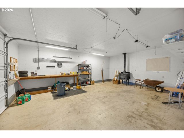 982 DOERNER Rd, Roseburg, OR 97471