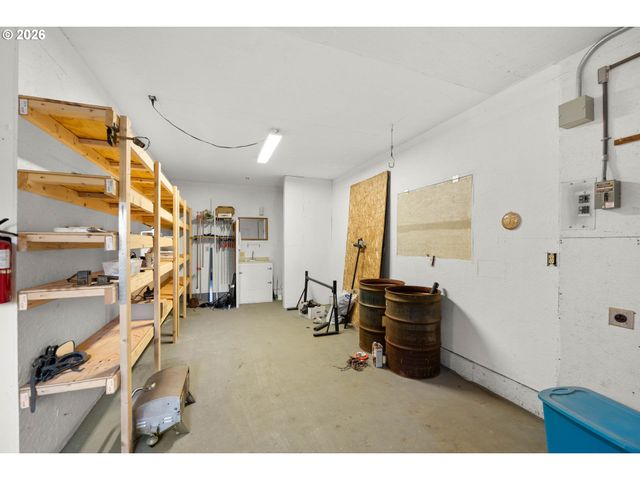 982 DOERNER Rd, Roseburg, OR 97471