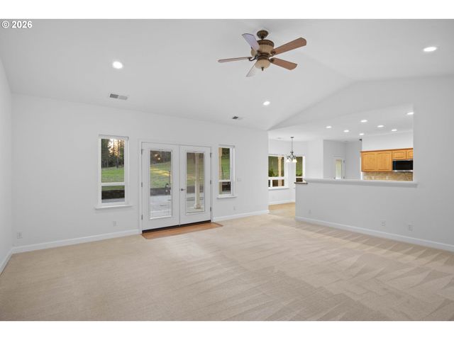 982 DOERNER Rd, Roseburg, OR 97471