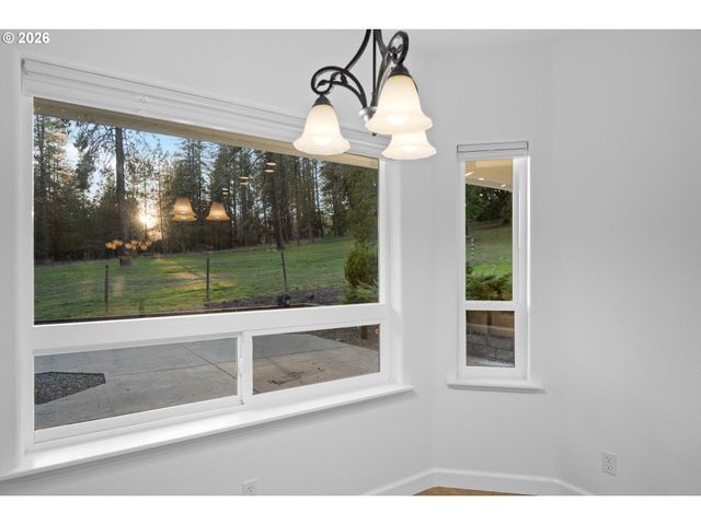 982 DOERNER Rd, Roseburg, OR 97471