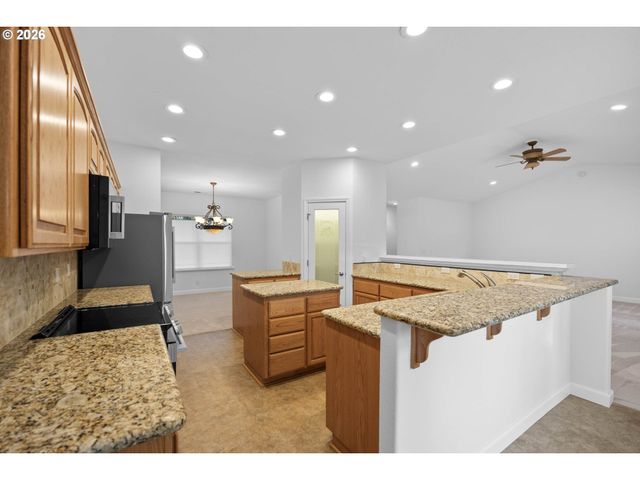 982 DOERNER Rd, Roseburg, OR 97471