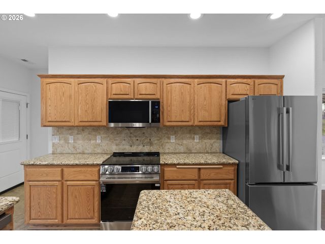 982 DOERNER Rd, Roseburg, OR 97471