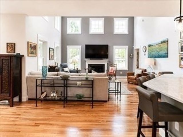 15 Beacon St, Wareham, MA 02558