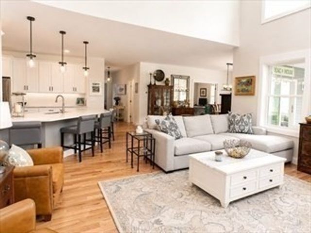 15 Beacon St, Wareham, MA 02558