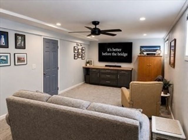 15 Beacon St, Wareham, MA 02558