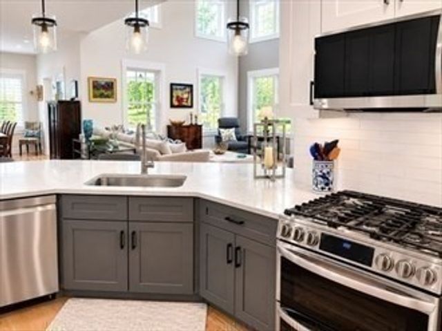 15 Beacon St, Wareham, MA 02558