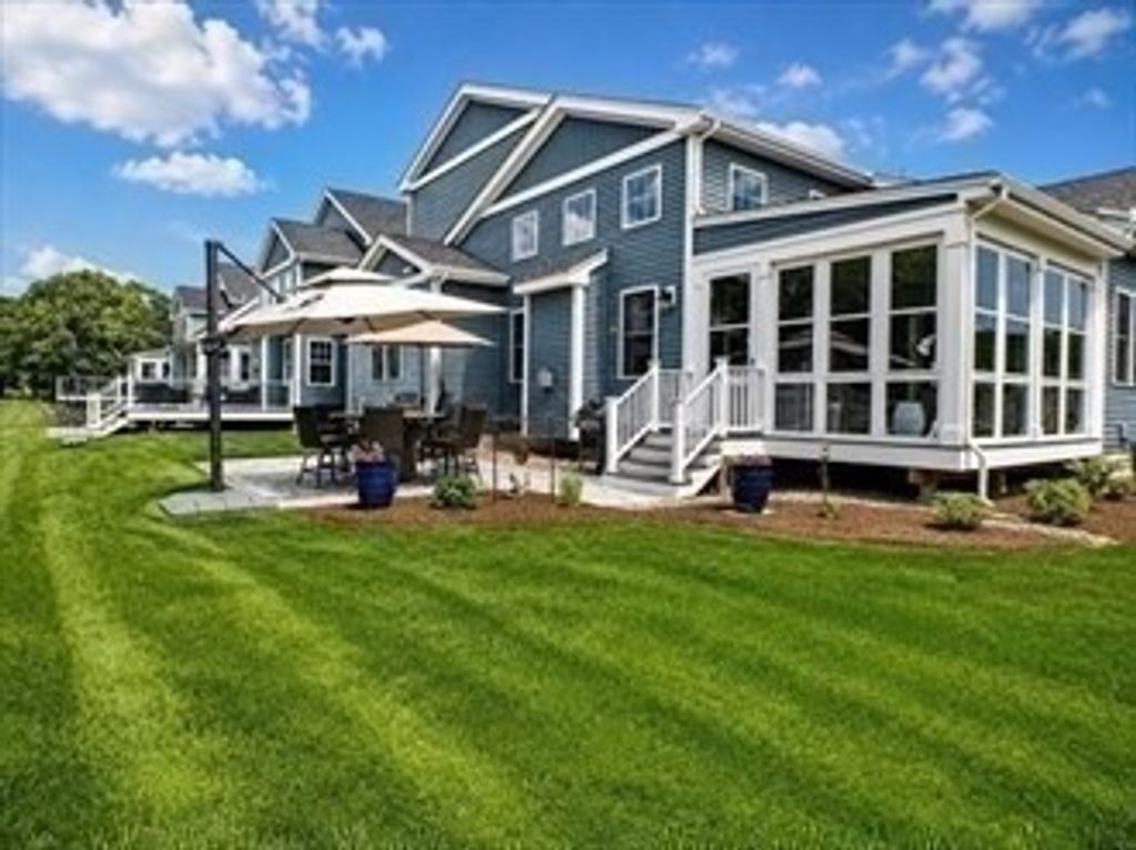 15 Beacon St, Wareham, MA 02558
