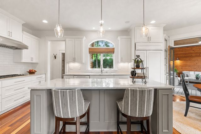 710 Shadyview Lane N, Plymouth, MN 55447